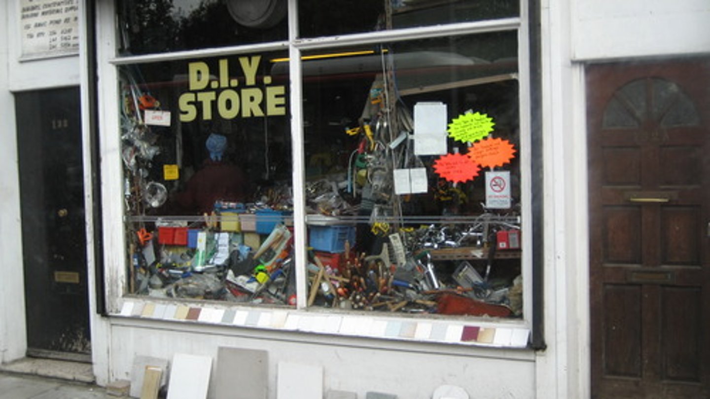 <p>магазин товарів для дому та ремонту</p>