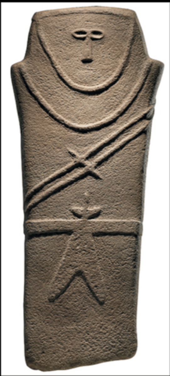 <p>4,000-3,000 BCE, sandstone, from neolithic period and its face is outlines and abstracted, associated with religious or burial practices, pre-islamic Arabia, more objects were found far apart which show use of exogenous material, silk road is beginning (trade routes)</p>
