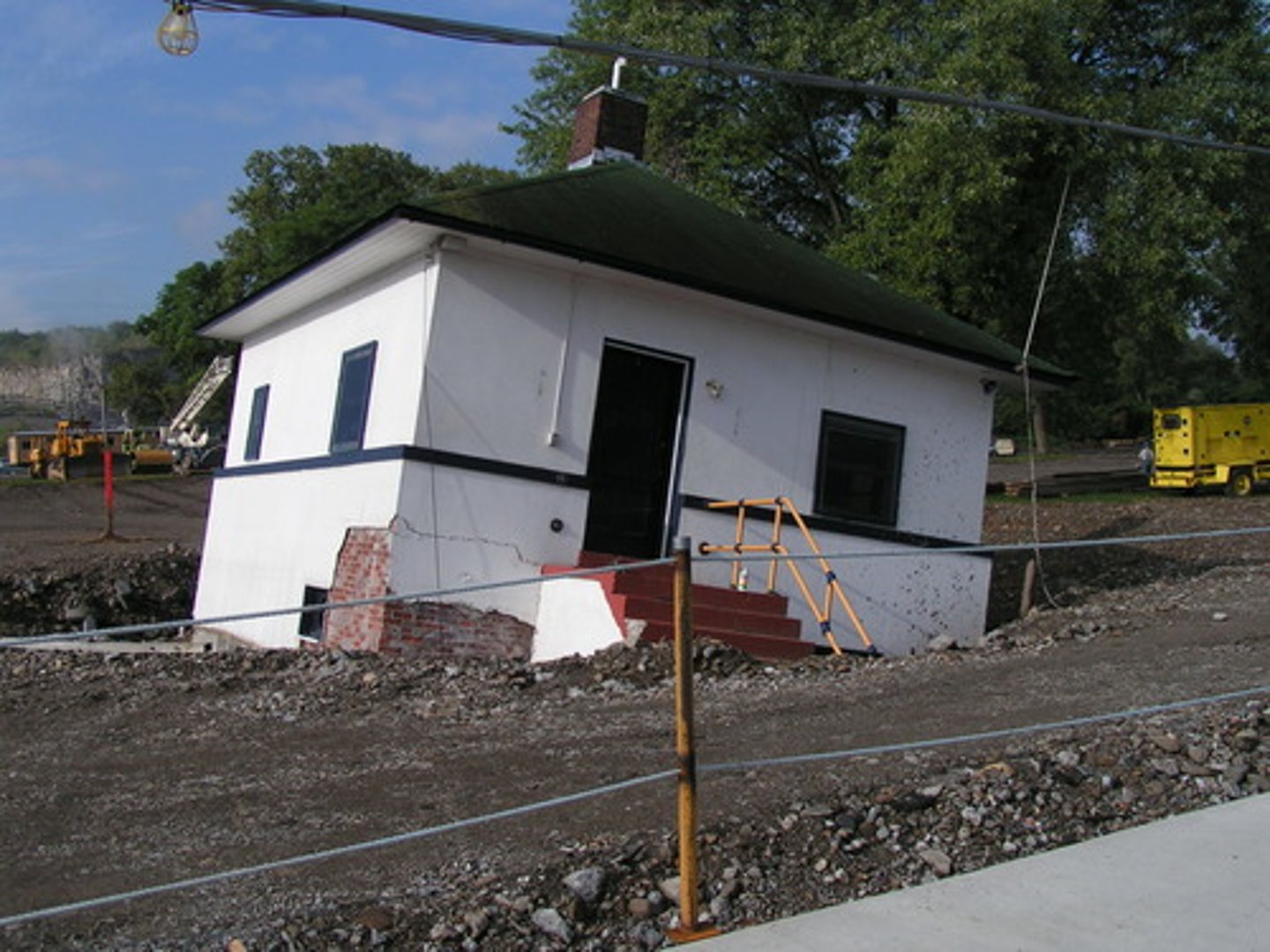 <p>làm suy yếu</p>