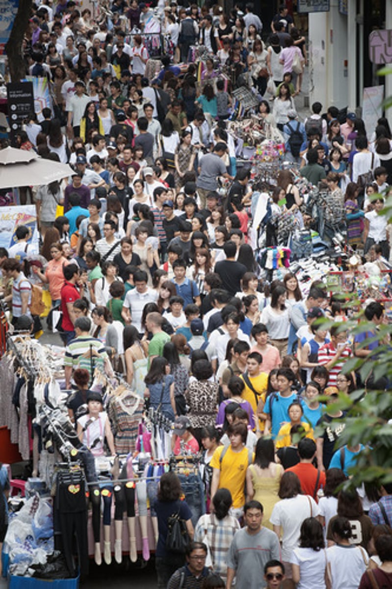 <p>the total number of people divided by the total land area</p>