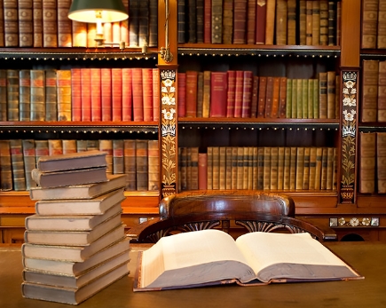 <p>The books are in the <strong>library</strong>.</p><p>|ˈlaɪbrəri|</p><p>Библиотека </p>