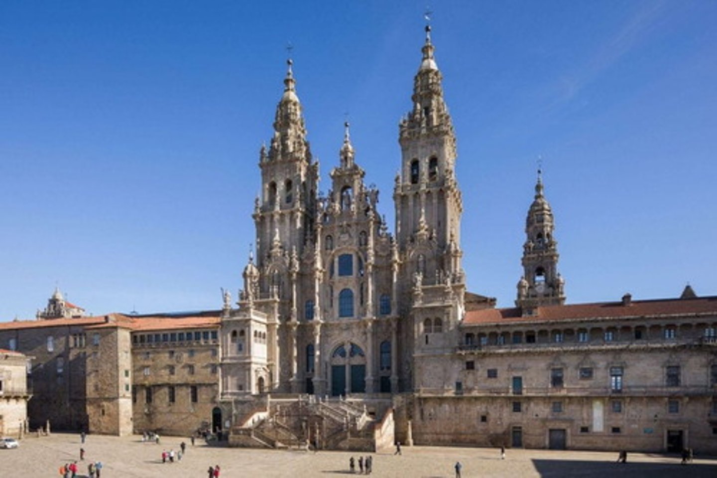<ul><li><p><span style="background-color: transparent;"><span>rose to prominence when the tomb of Saint James was believed to be discovered.</span></span></p></li><li><p><span style="background-color: transparent;"><span>became the end of the Camino de Santiago, attracting pilgrims from across Europe</span></span></p></li><li><p><span style="background-color: transparent;"><span>city was destroyed by Muslim forces, rebuilt later, symbolizing Christian resilience during the Reconquista</span></span></p></li><li><p><span style="background-color: transparent;"><span>Architectural Evolution:</span></span></p></li><li><p><span style="background-color: transparent;"><span>Romanesque Core with thick granite walls, round arches, and a barrel-vaulted nave</span></span></p></li><li><p><span style="background-color: transparent;"><span>Gothic Additions: Chapels and structural refinements introduced pointed arches and ribbed vaults.</span></span></p></li><li><p><span style="background-color: transparent;"><span>Romanesque foundations meet Gothic, Baroque, and later Neoclassical layers</span></span></p></li></ul><p></p>