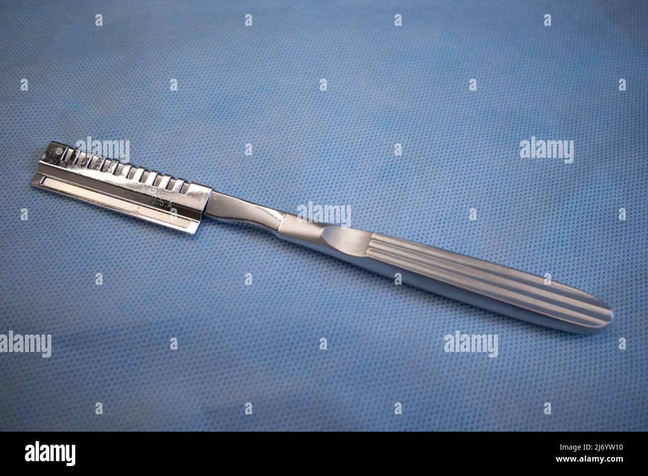 <p>c) Straight razor blade</p>