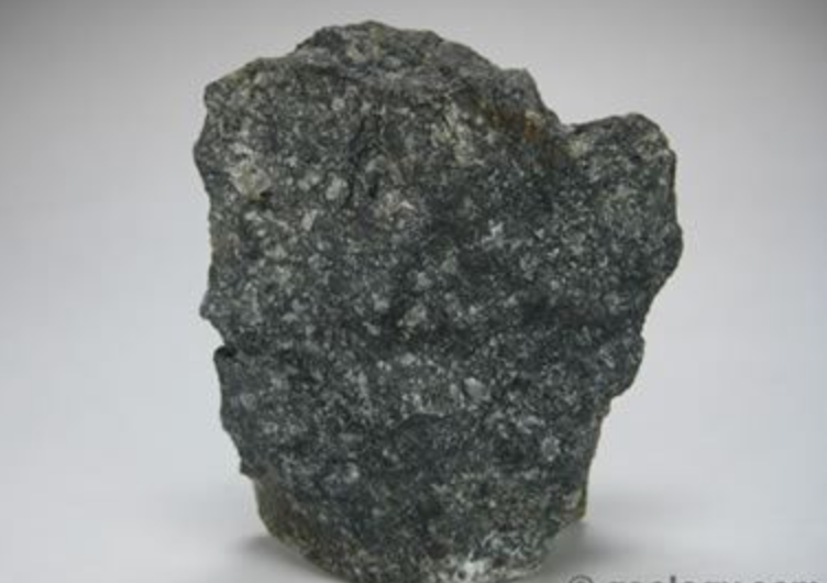 <p>-an ultramafic rock with large grains -intrusive</p>