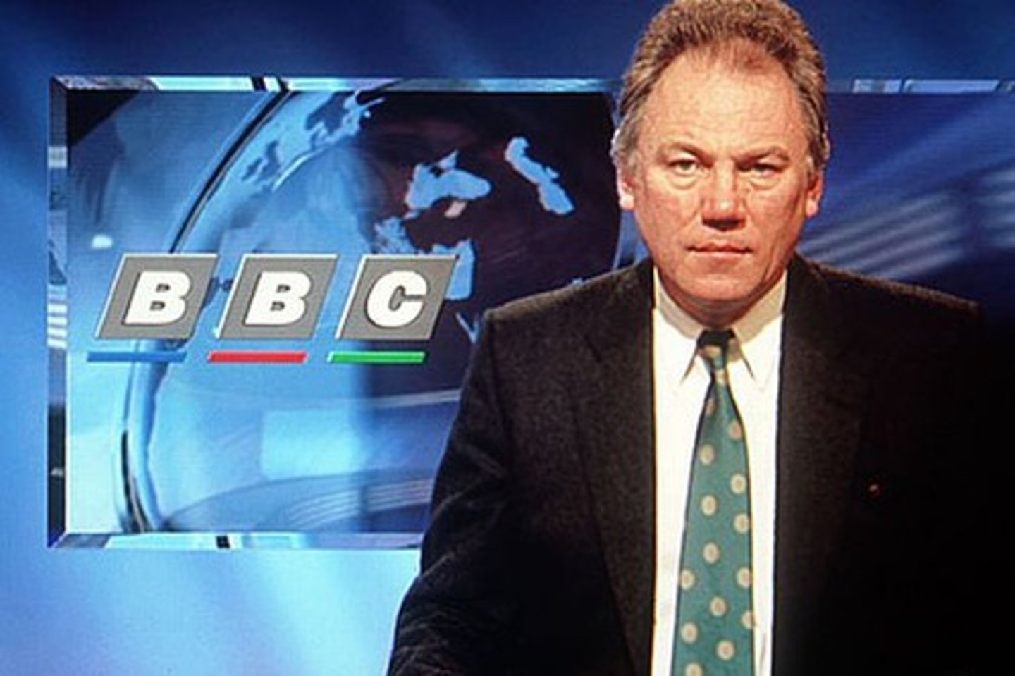 <p>n /ˈnjuːzˌriː.dər/ Phát thanh viên tin tức</p><p>TV newsreader, radio newsreader</p><p>The newsreader announced the breaking news.</p>