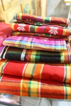 <ul><li><p>Region 6 (Antique, Iloilo, Negros Occidental)</p></li><li><p>A weaved cloth that has a colorful plaid or checkered design</p></li></ul>