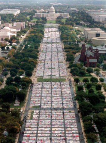 <p>AIDS Memorial Quilt</p>