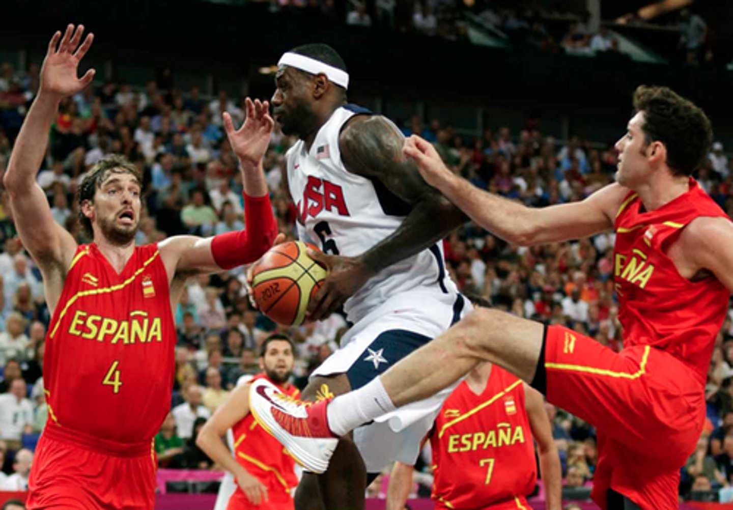 <p>basketbal spelen</p>
