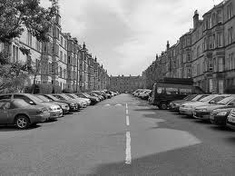 espacio para que los coches puedan moverse en una ciudad