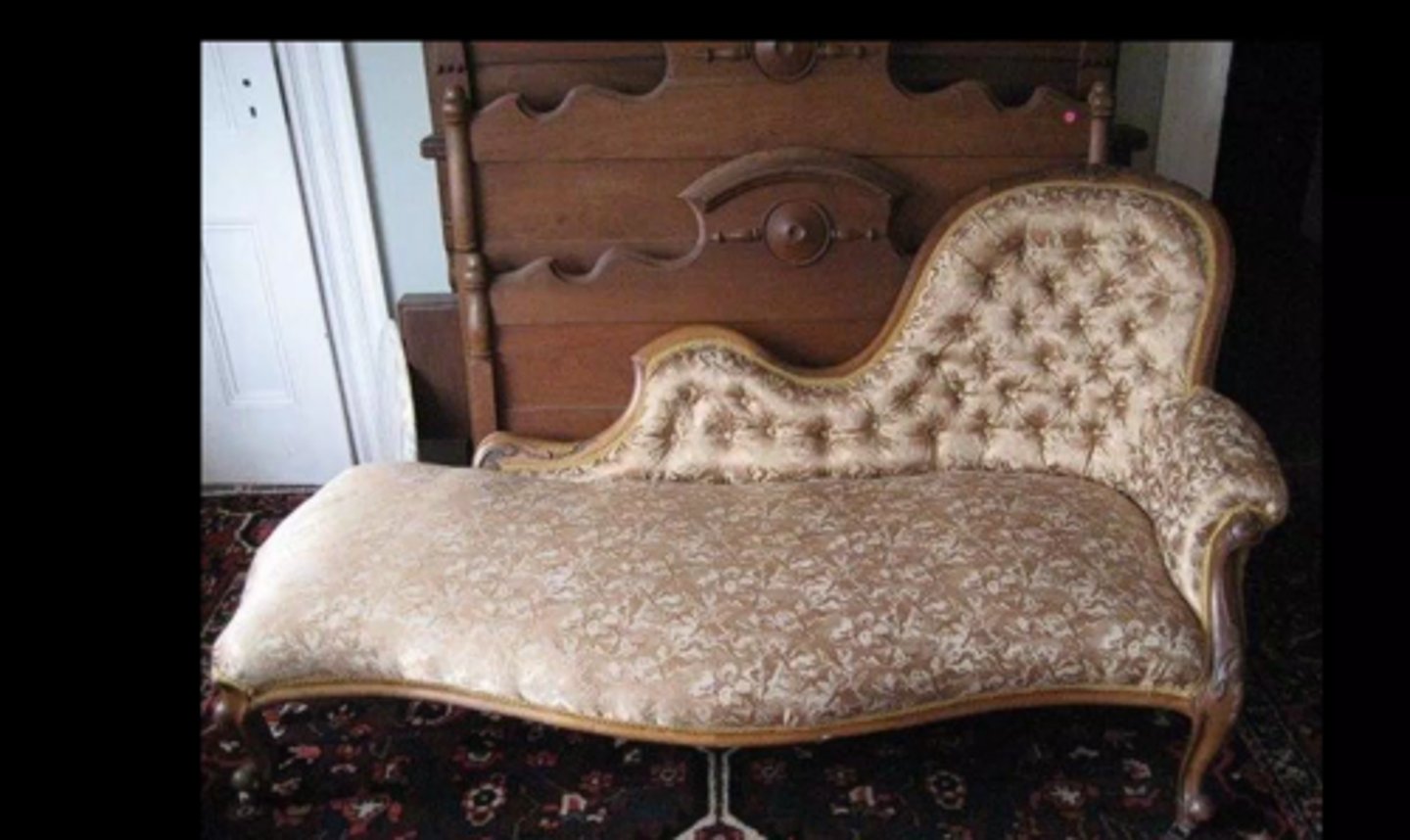 <p>characterized by its back with one raised end; was usually used by women to lie down when they fainted while climbing the stairs of the house</p>