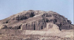 <p>-Uruk, Iraq (ancient Sumer) -Predates &quot;The Old Kingdom&quot; (when pyramids were being built) -Temples made up the &quot;nucleus&quot; of each of the city-states -Base made of mud bricks (no access to stones) -Most temples lost to time because water eroded the mud bricks -&quot;Whitewashed&quot; top with materials -Commoners not permitted -Intended to commune with the gods, built high up, only some approved to -Thought to be dedicated to Anu, Sky god -Corners point to the cardinal directions -Called a &quot;waiting room&quot; because it was believed that the gods would descend into it one day</p>