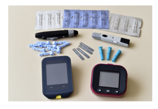 <ul><li><p>whole blood, serum, or plasma, presence of DKA<br></p><p></p></li><li><p>GREAT THAN 0.5 mmol/L</p></li><li><p>DKA treatment depending on patient clinical signs</p></li></ul><p></p><ul><li><p>bedside ketone meters</p><ul><li><p>used to initially diagnose DKA</p></li><li><p>ex. of POCT</p></li><li><p>ketone meters measure serum BHB levels by using a reagent strip</p></li></ul></li><li><p>lab testing</p><ul><li><p>serum/capillary BHB testing → follow treatment response in DKA patients or used in suspected DKA or alcoholic ketoacidosis (AKA) cases</p></li></ul></li></ul>