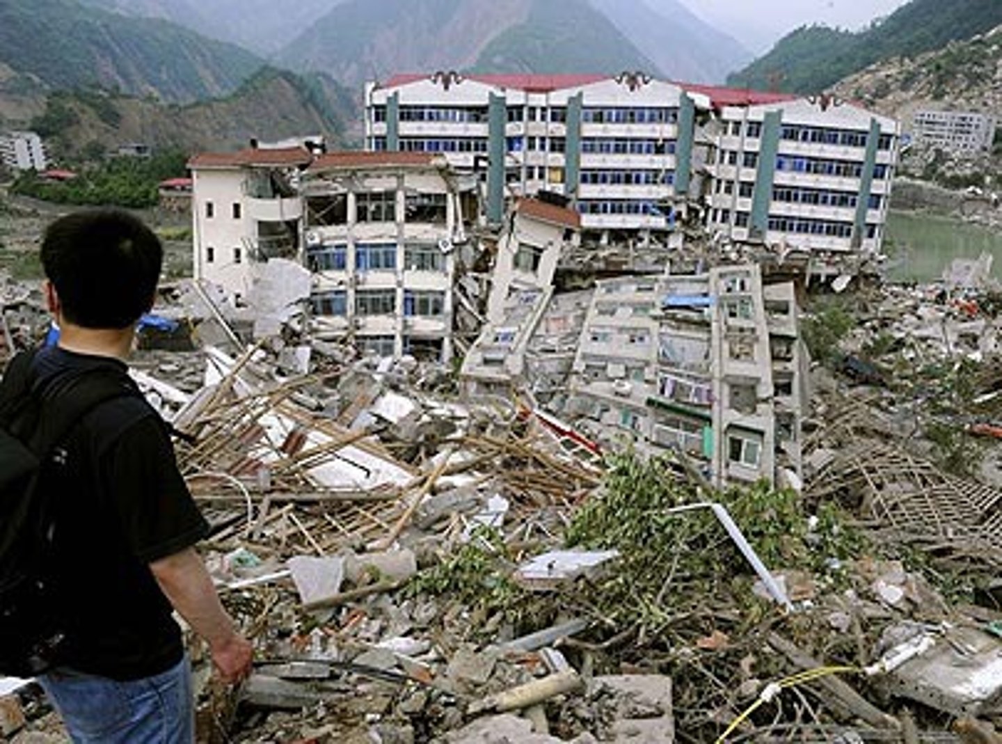 <p>The earthquake destroyed the city.</p>