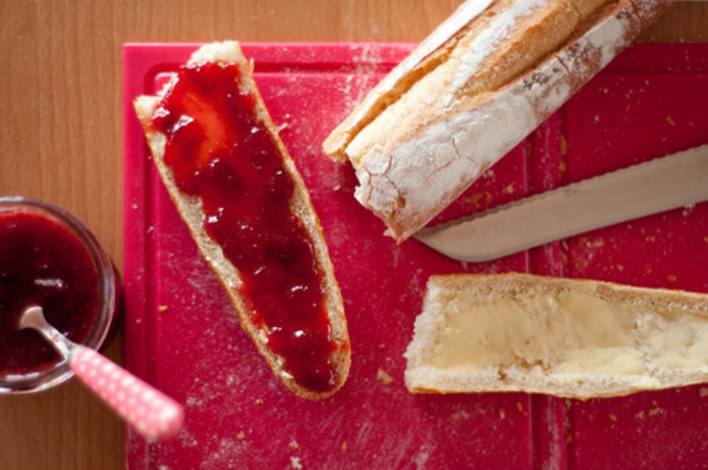 <p>bread with jam (spread on top)</p>