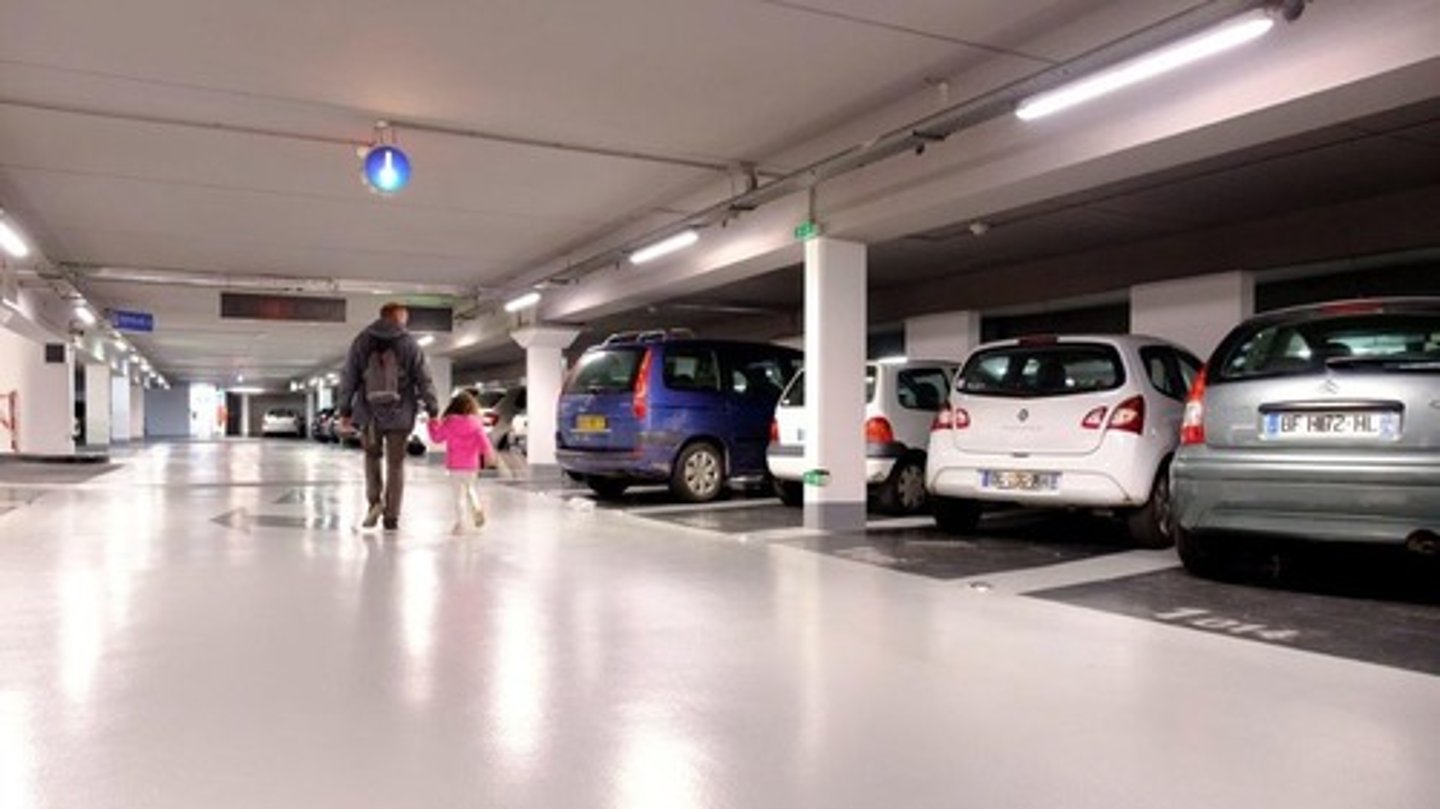 <p>les parkings couverts</p>