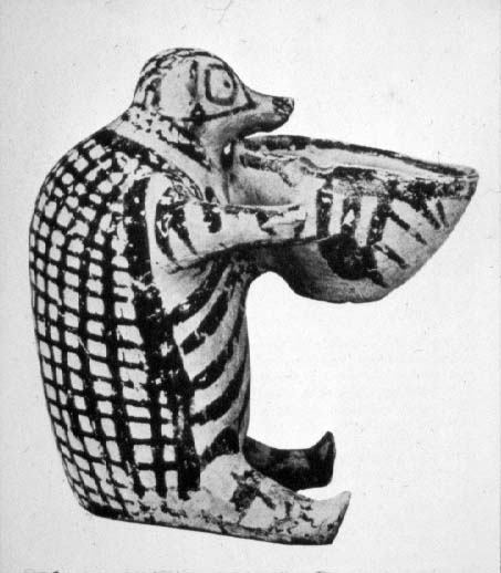 <p>Cycladic vessel in the shape of a bear or groundhog</p>