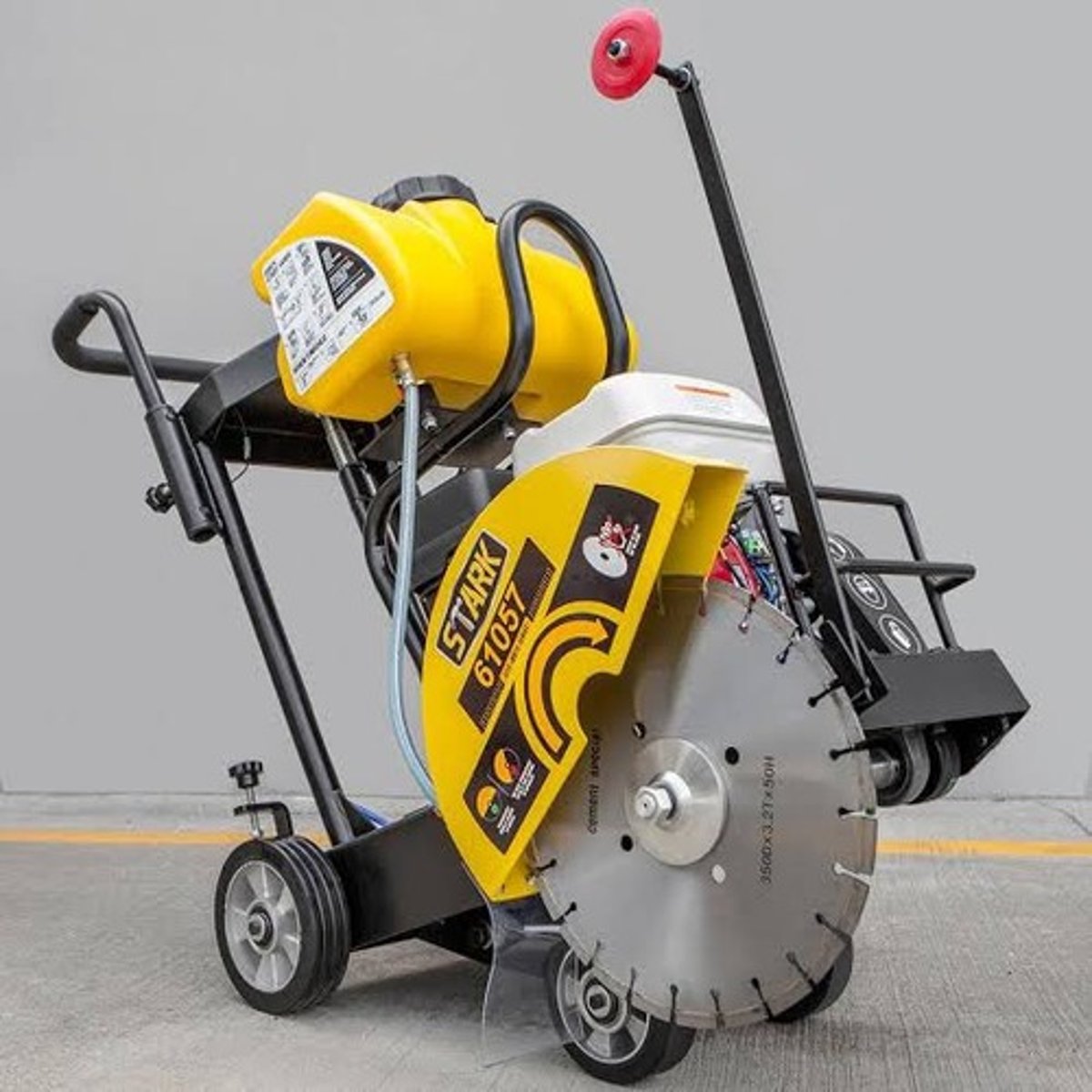 <p>Concrete saw</p>