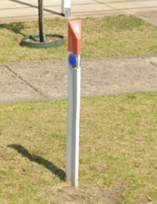<p>Which Australian state have hydrant poles with a blue circle and a red section on top?</p>