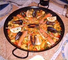 <p>plato español de arroz y mariscos</p>