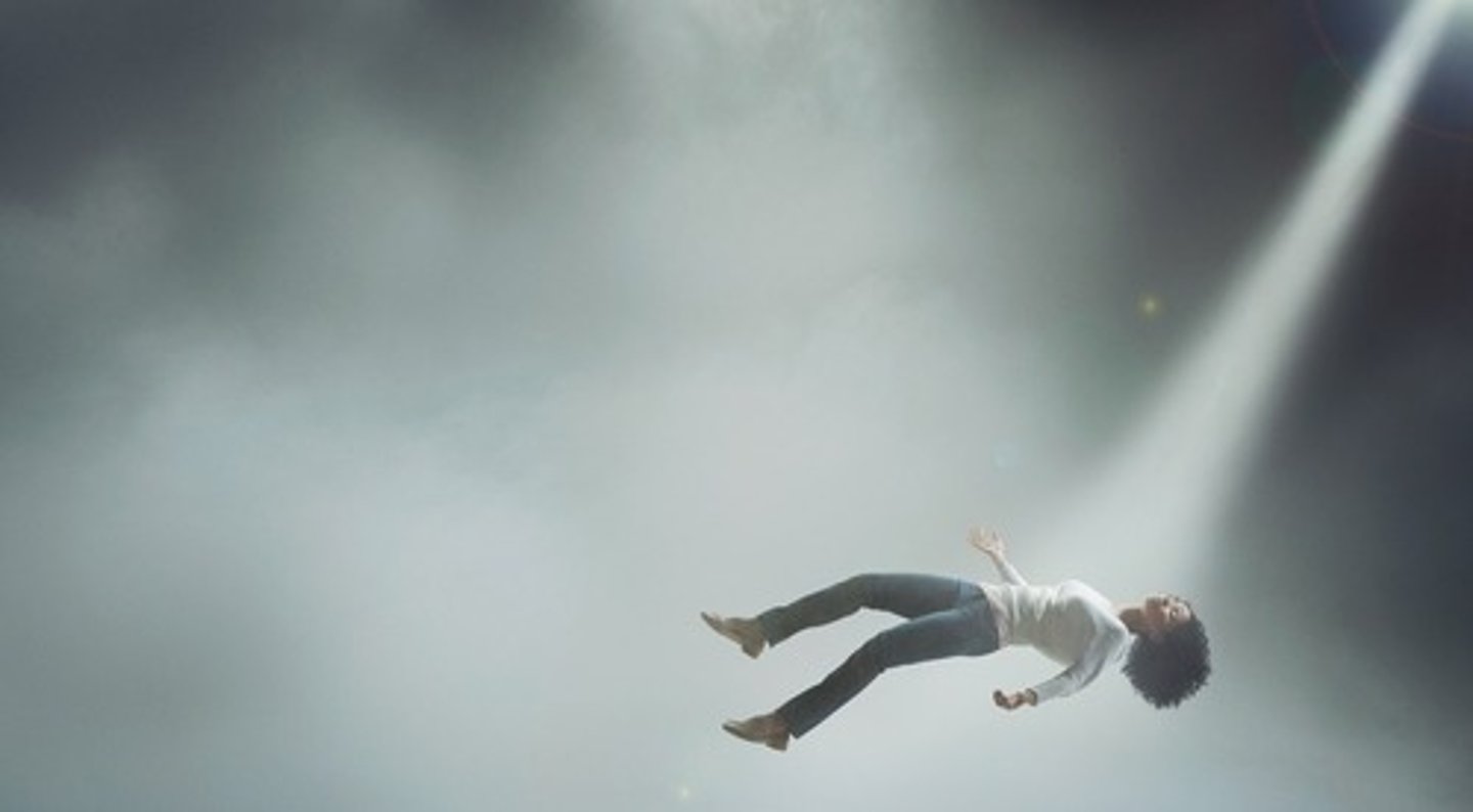 <p>- Out of body experience</p><p>- Going through a tunnel towards a brilliant light</p><p>- Meeting deceased loved ones</p><p>- Feelings of immense peace in positive ones / sheer terror n negative ones</p><p>- Point of no return, but individual feels need to go back</p><p>- Profound change in lifestyle, attitudes to death &amp; afterlife</p>