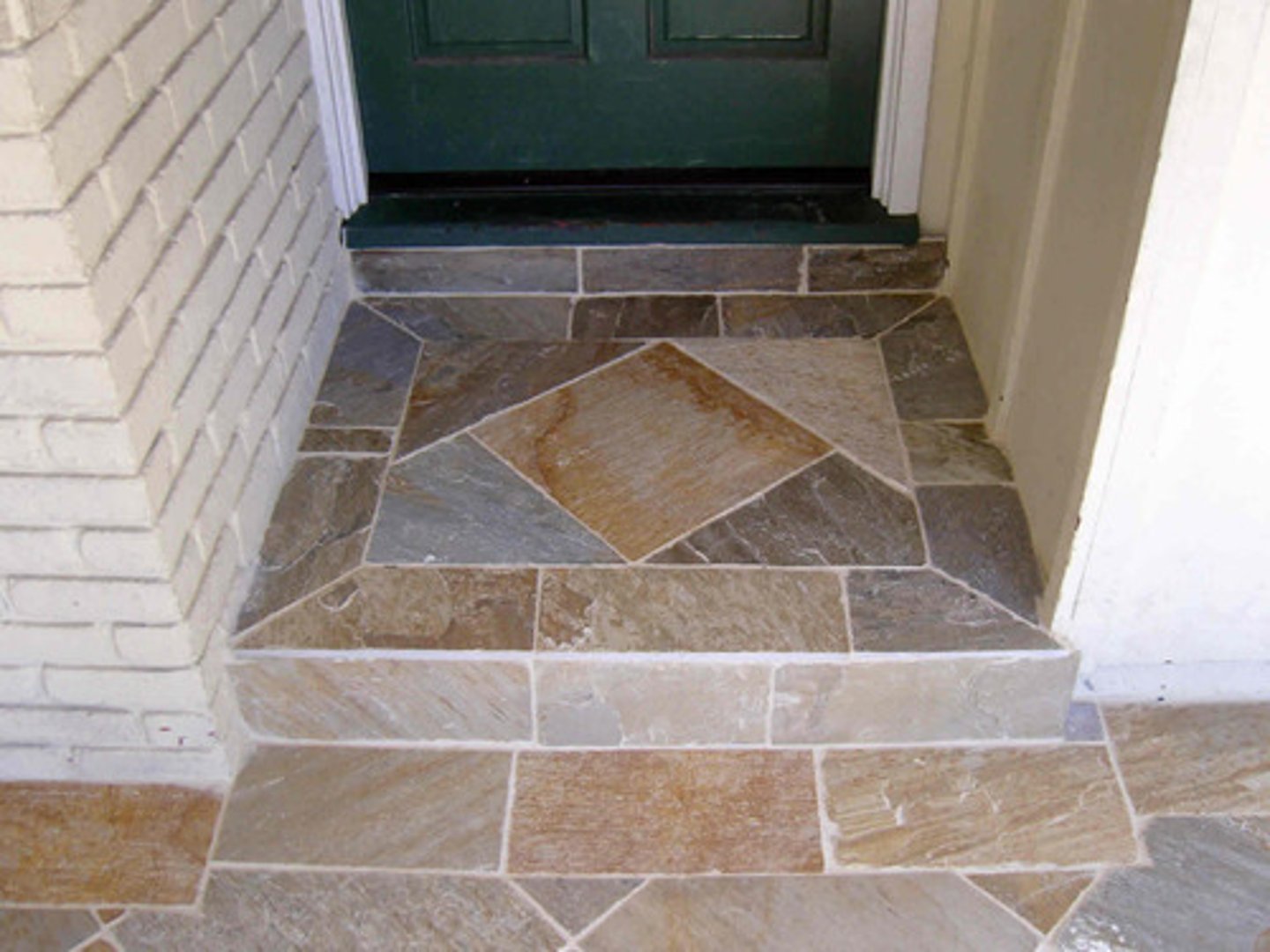 <p>عتبة الباب</p>