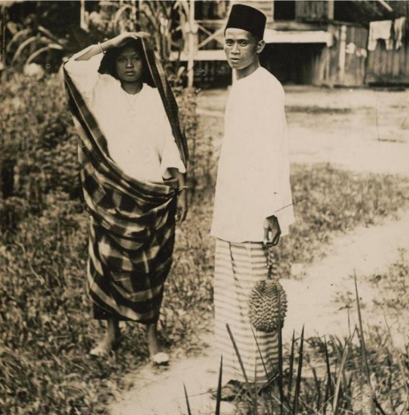 <p><strong>BAJU MELAYU (1459-1477)</strong></p>