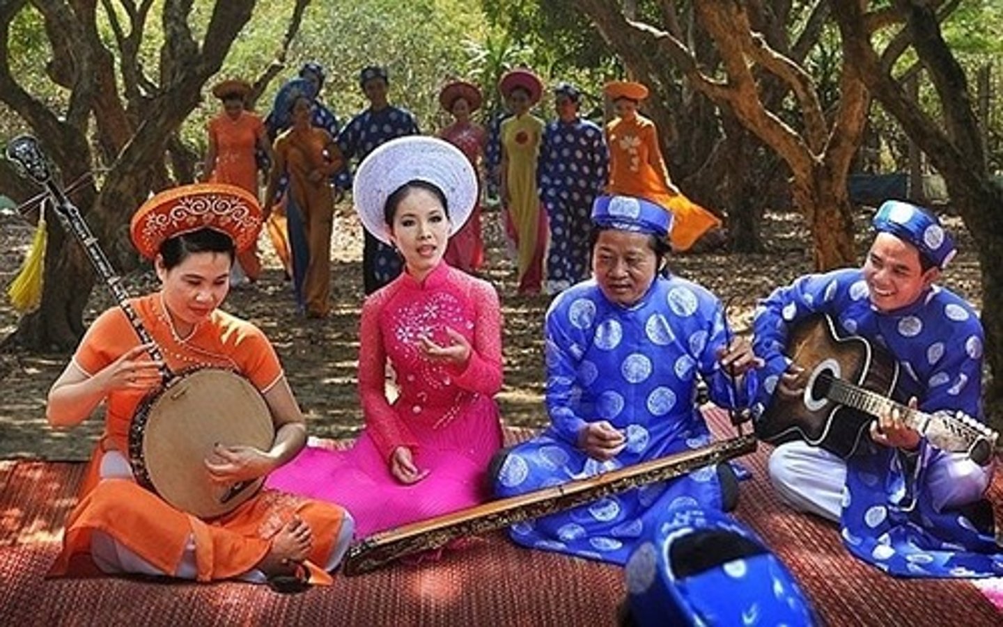 <p>(n.phr): nhạc dân gian</p>
