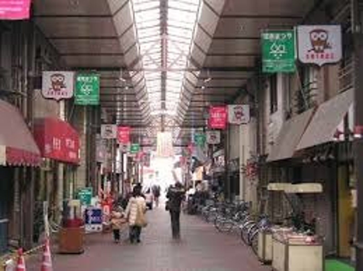 <p>ít [người]</p>