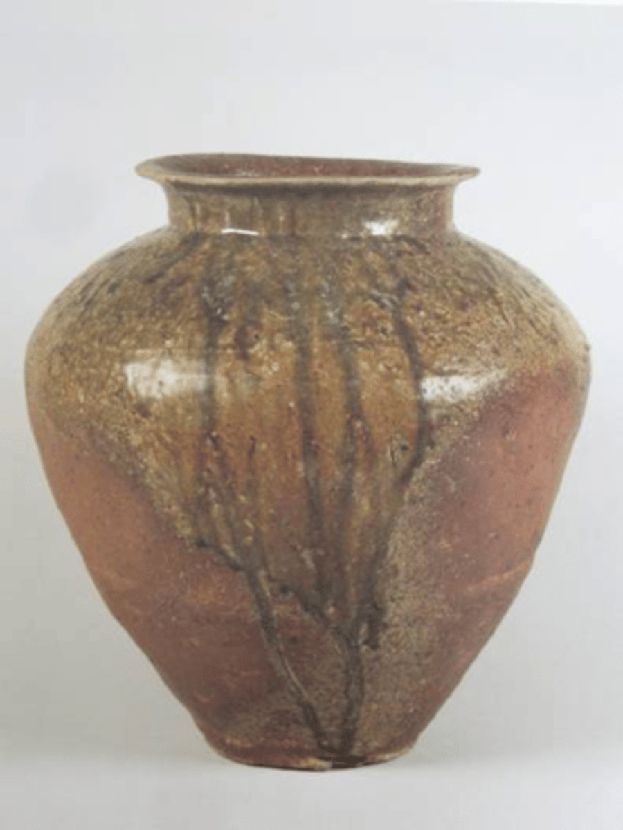 <p><span class="bgY">Rustic type</span> of Japanese pottery for everyday use.</p>