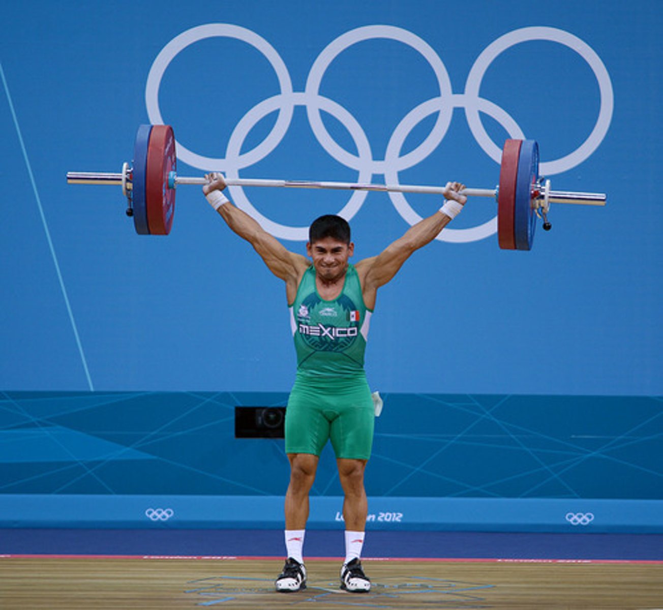 <p>to lift weights</p>