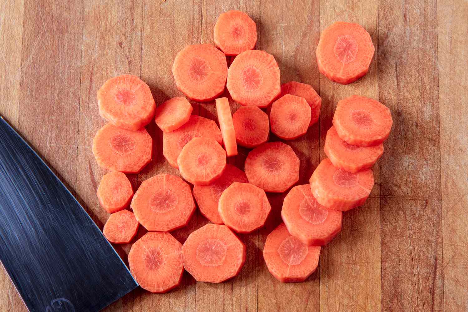 <p>Chopping that looks like those chopped frozen carrots in the bag.</p>
