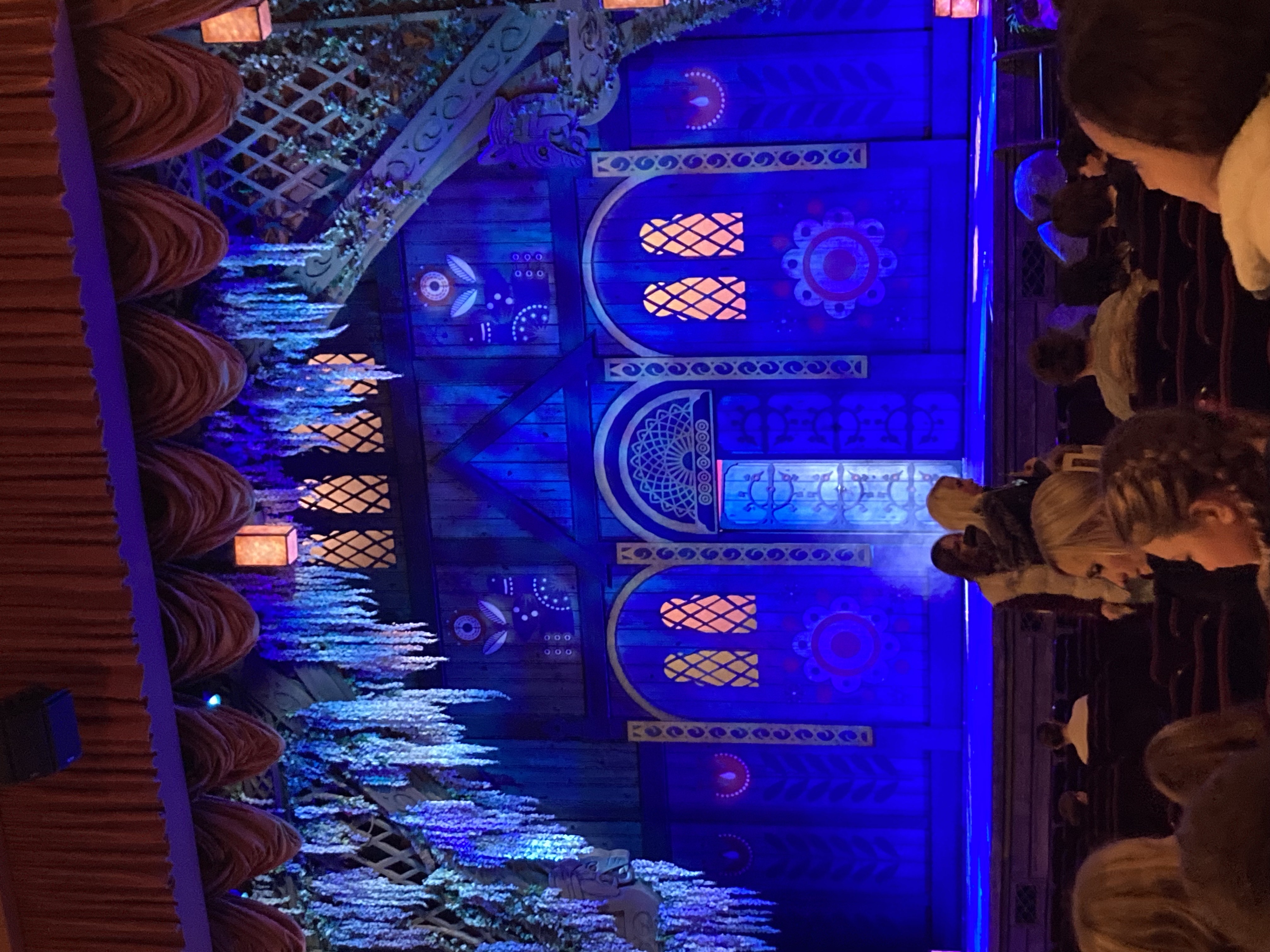 <p>i received</p><p>I received tickets to watch Frozen</p>