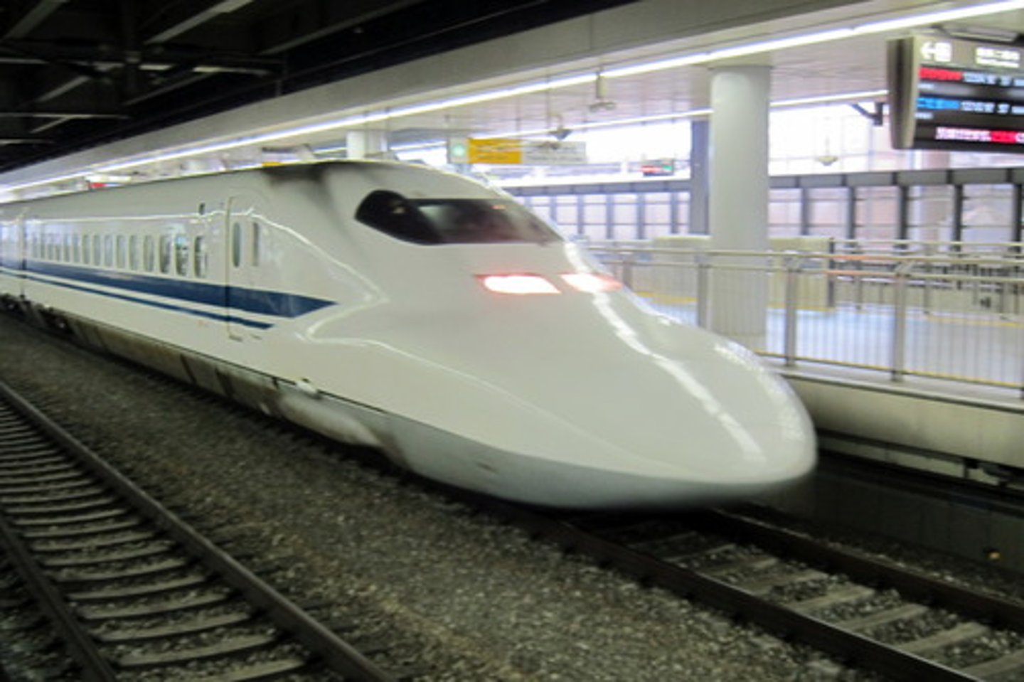 <p>long-distnace train</p>