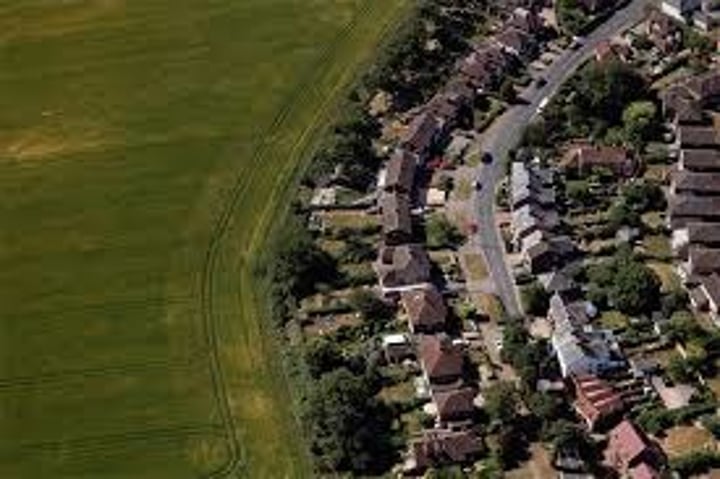 <p>A ring of land maintained as parks, agriculture, or other types of open space to limit the sprawl of an urban area.</p>