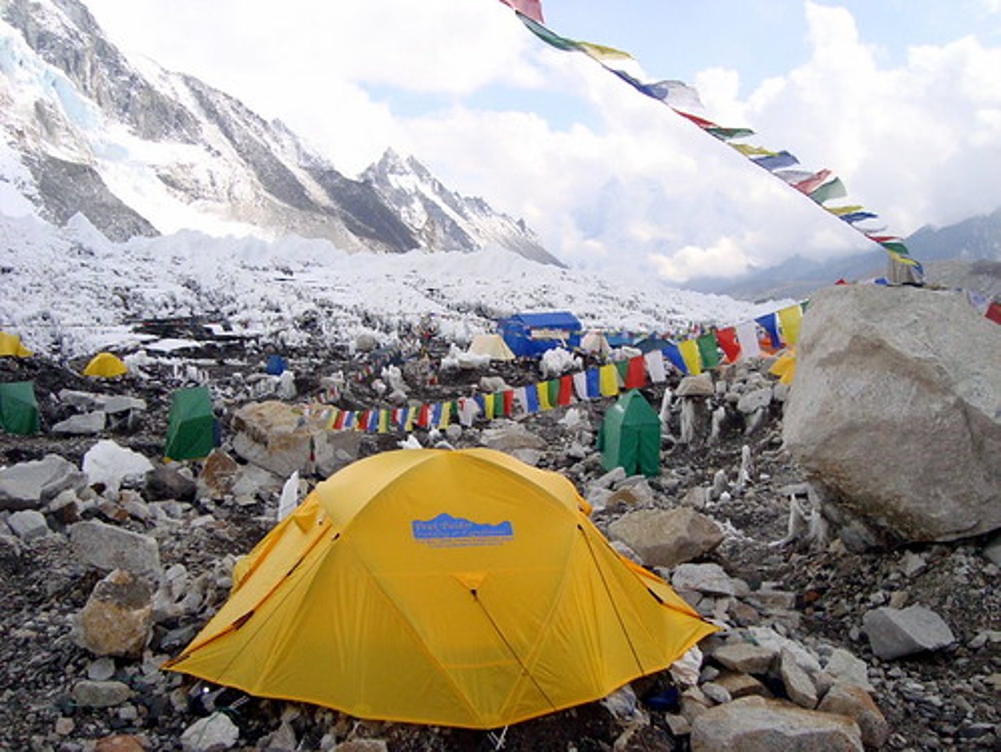 <p>базовый лагерь</p>