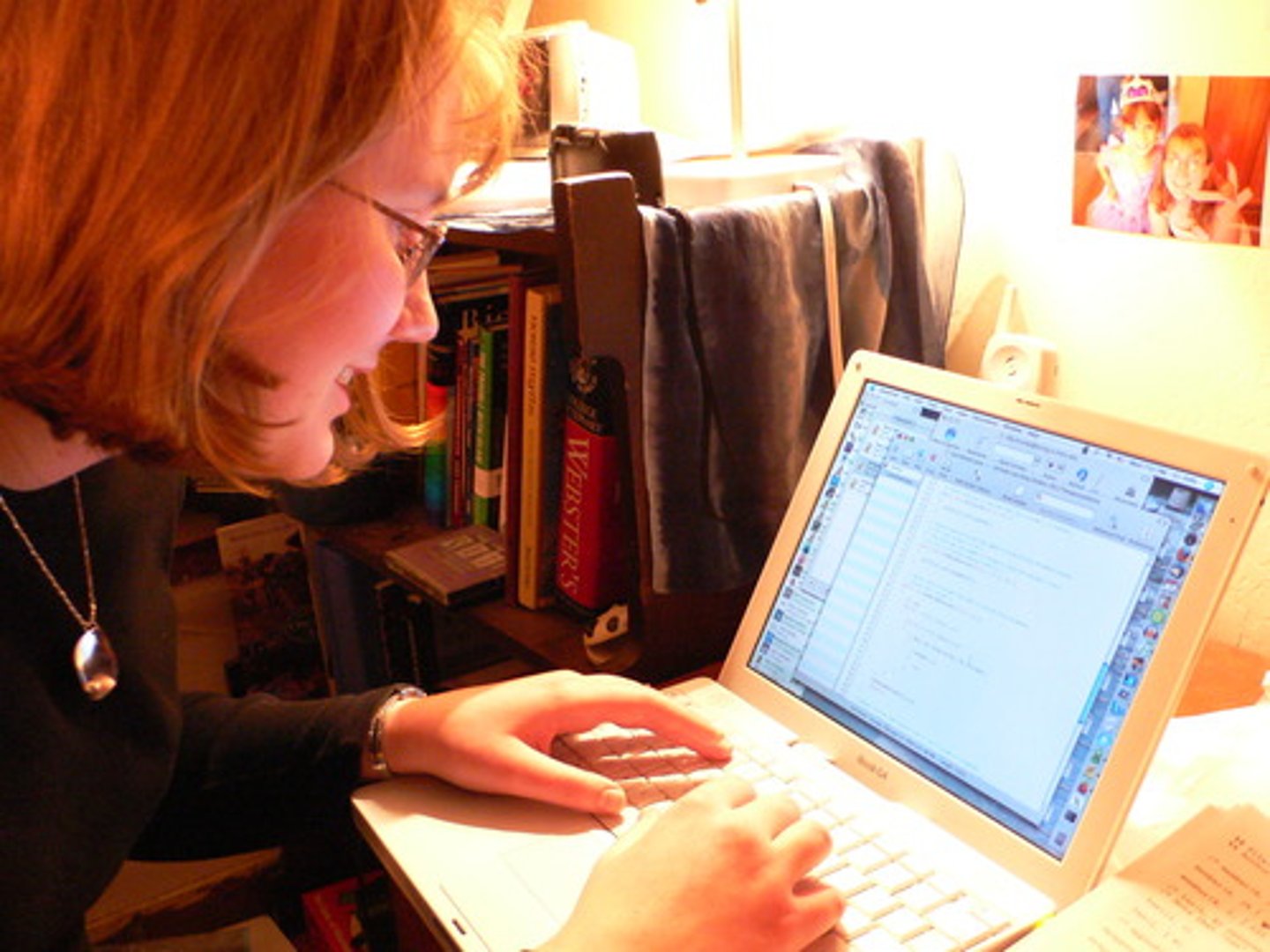 <p>a programmer (female)</p>