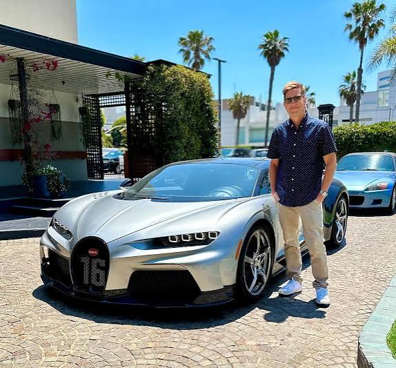 <p>Mike has<br>He has a black dog.</p>