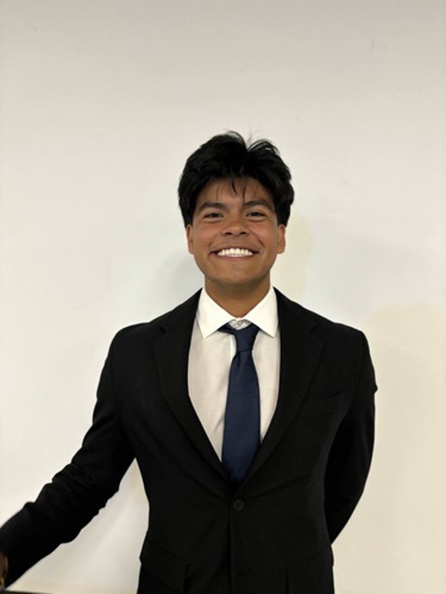 <p>Max Hernandez</p>
