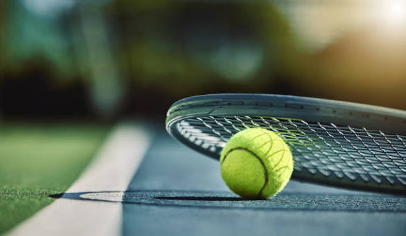 <p>I had</p><p>I had an old racket when i started playing tennis</p>