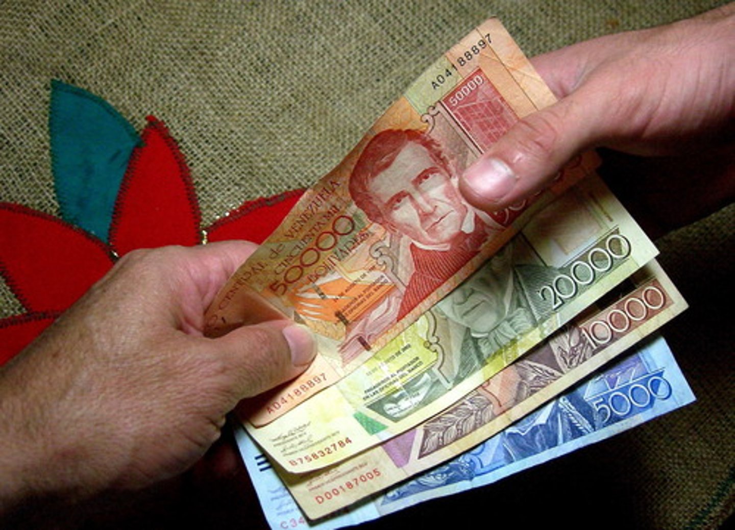 <p>to pay in cash</p>