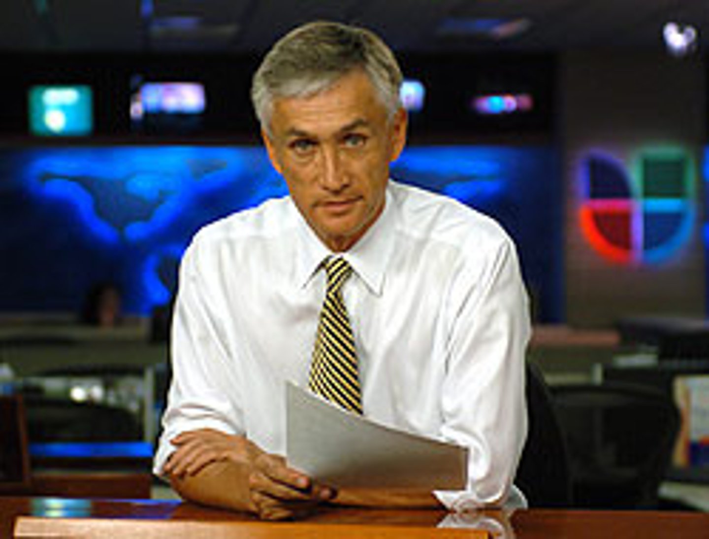 <p>the male reporter</p>