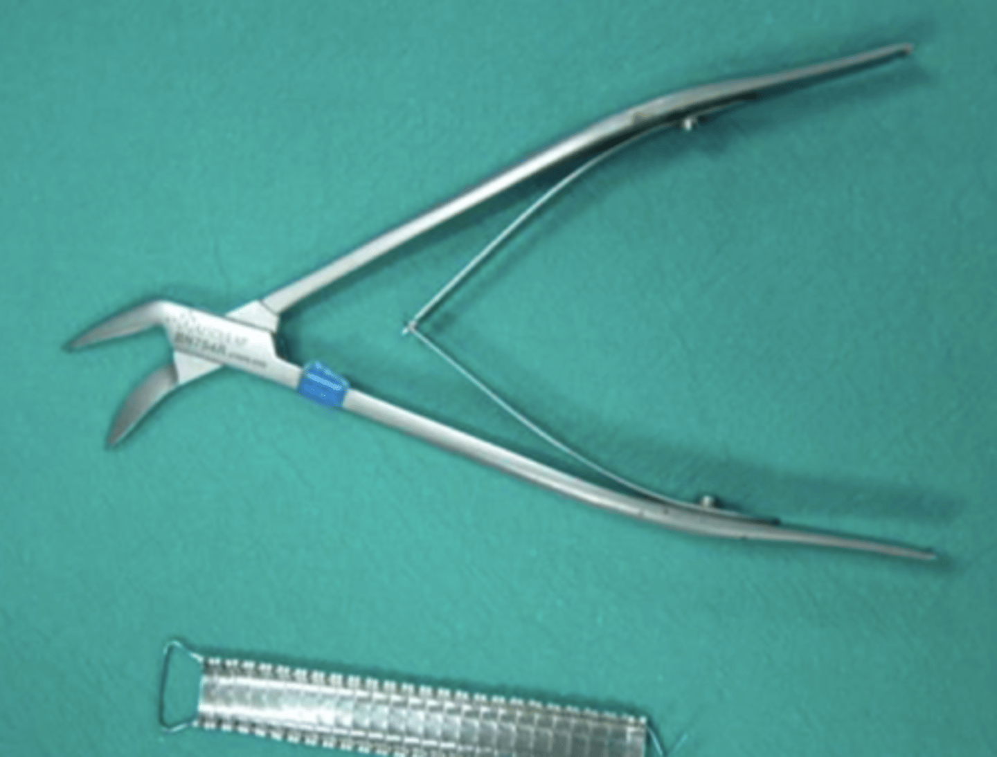 <p>¿para qué se utiliza la grapadora quirúrgica michel?</p>