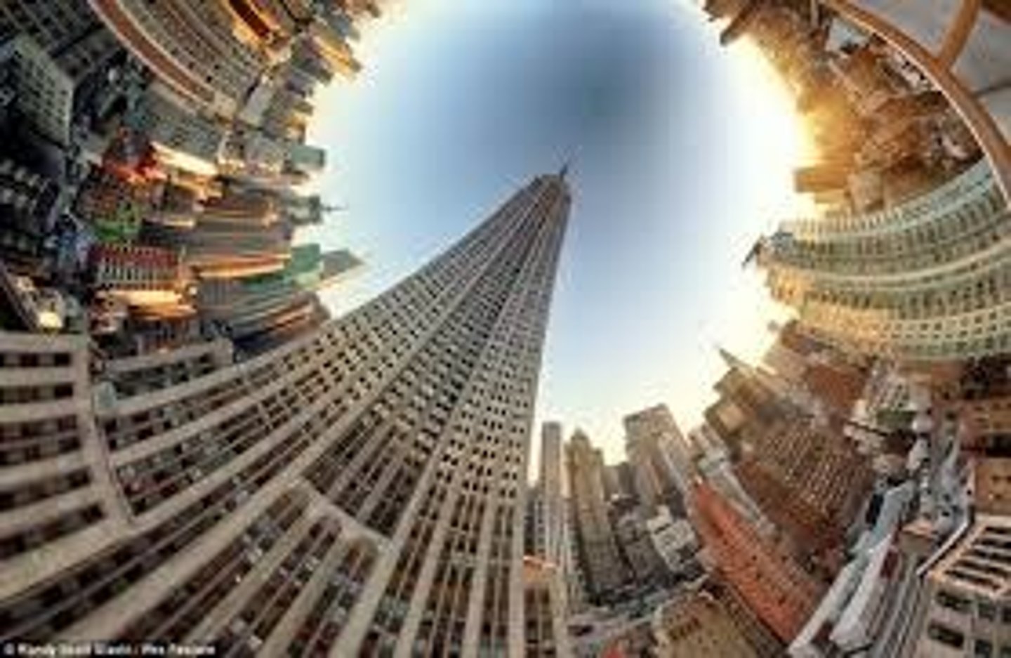 <p>concrete jungle (n)</p><p>(/ˌkɒŋkriːt ˈdʒʌŋɡl/)</p>
