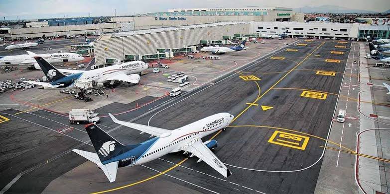 <p>el aeropuerto</p>