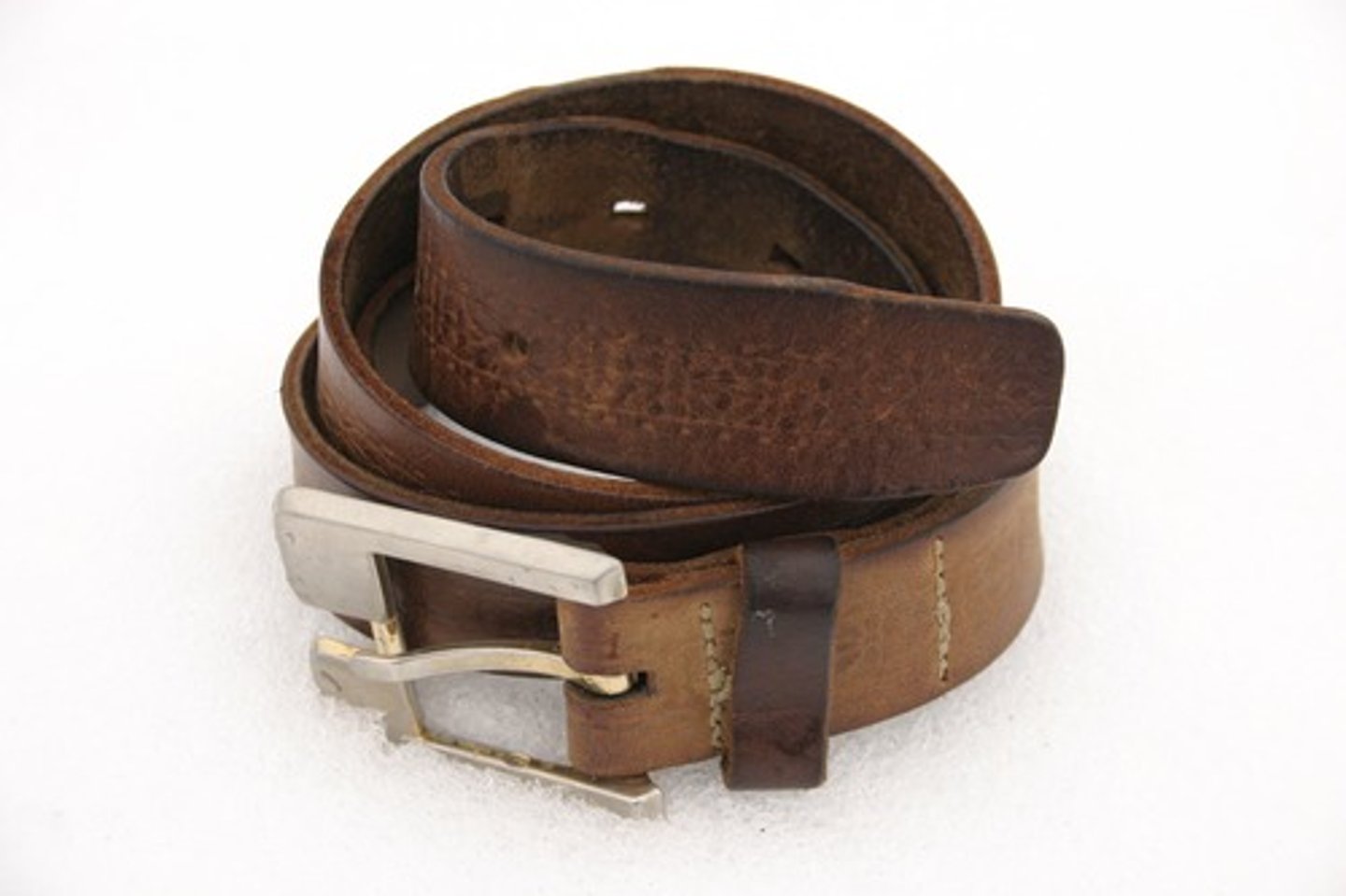 <p>A strip of leather or cloth worn around the waist to hold up clothes.</p>