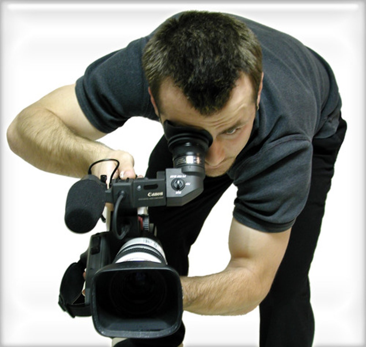 <p>to roll, to film</p>