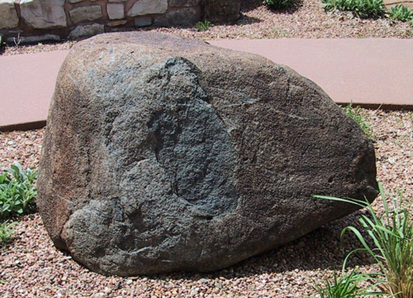 <p>скеля, камінь</p>
