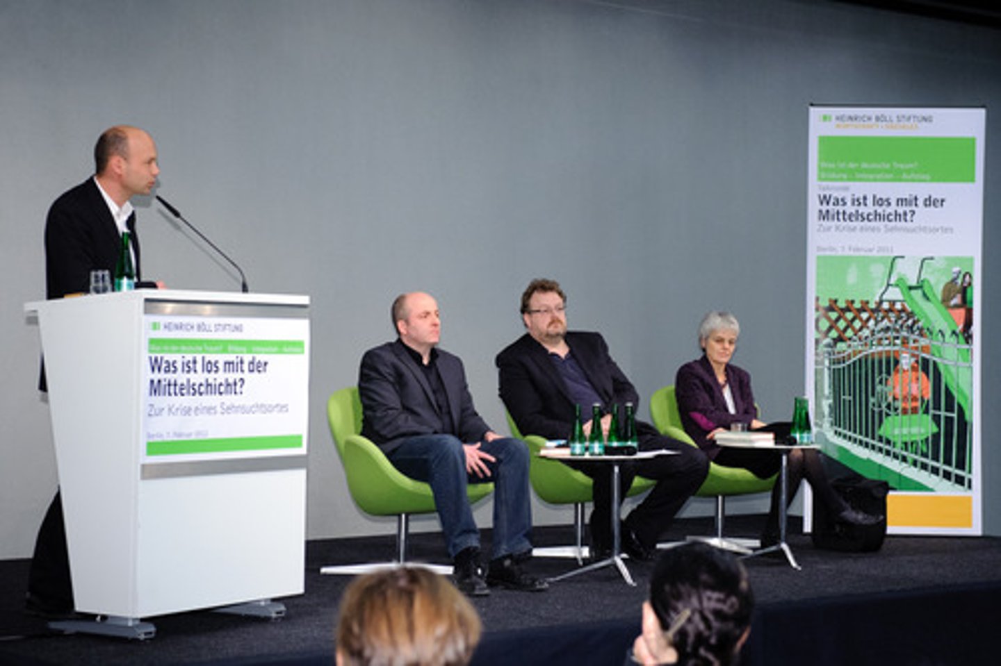 <p>ban, hội đồng = board = department </p><p> tấm pin → solar panel: tấm pin năng lượng mặt trời </p>