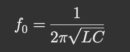 <p>f<sub>0</sub>=1/(2pi*(LC)<sup>(1/2)</sup>)<br><br>ahol:<br>f0: Rezonanciafrekvencia [Hz]<br>L: Induktivitás [H]<br>C: Kapacitás [F]</p>