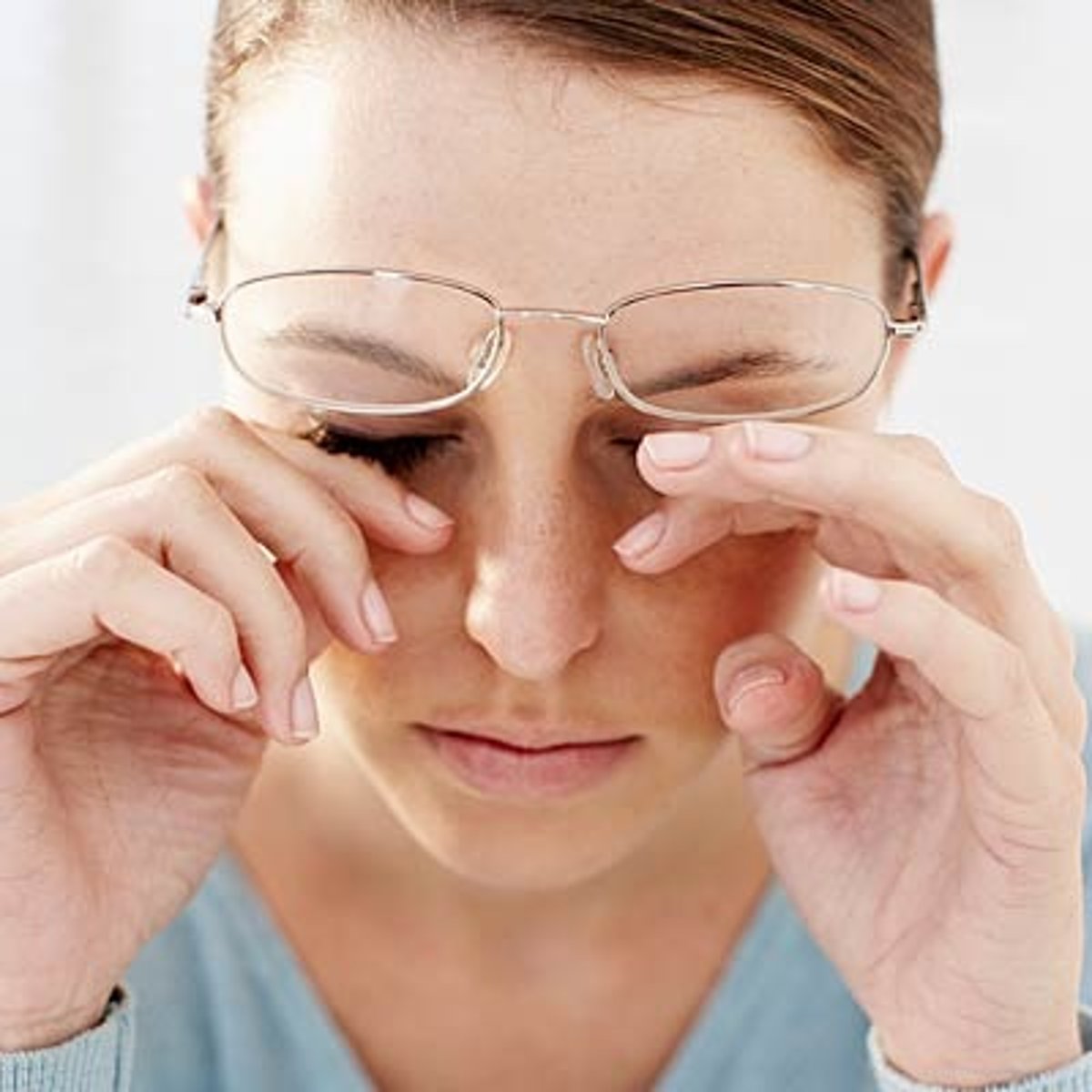 <p>to have sore eyes</p>